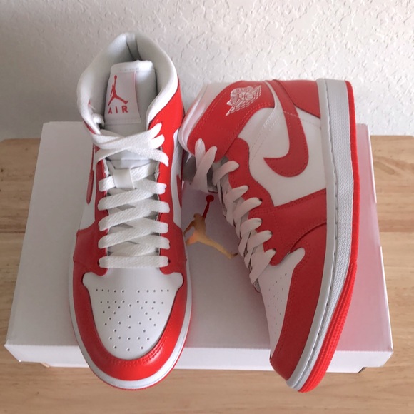❤️🤍NIKE AIR JORDAN 1 MID SNEAKERS🤍❤️ - Picture 3 of 7